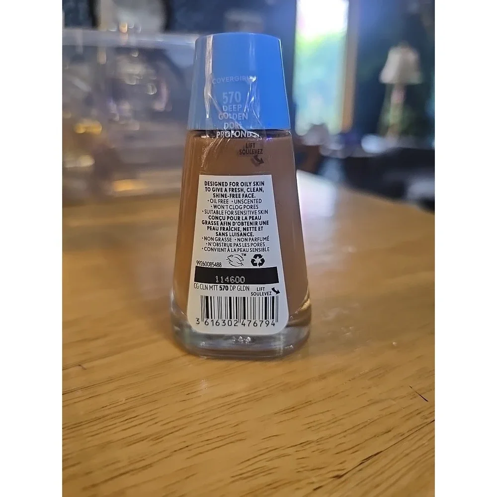 COVERGIRL Clean Matte Liquid Foundation‎ # 570 Deep Golden